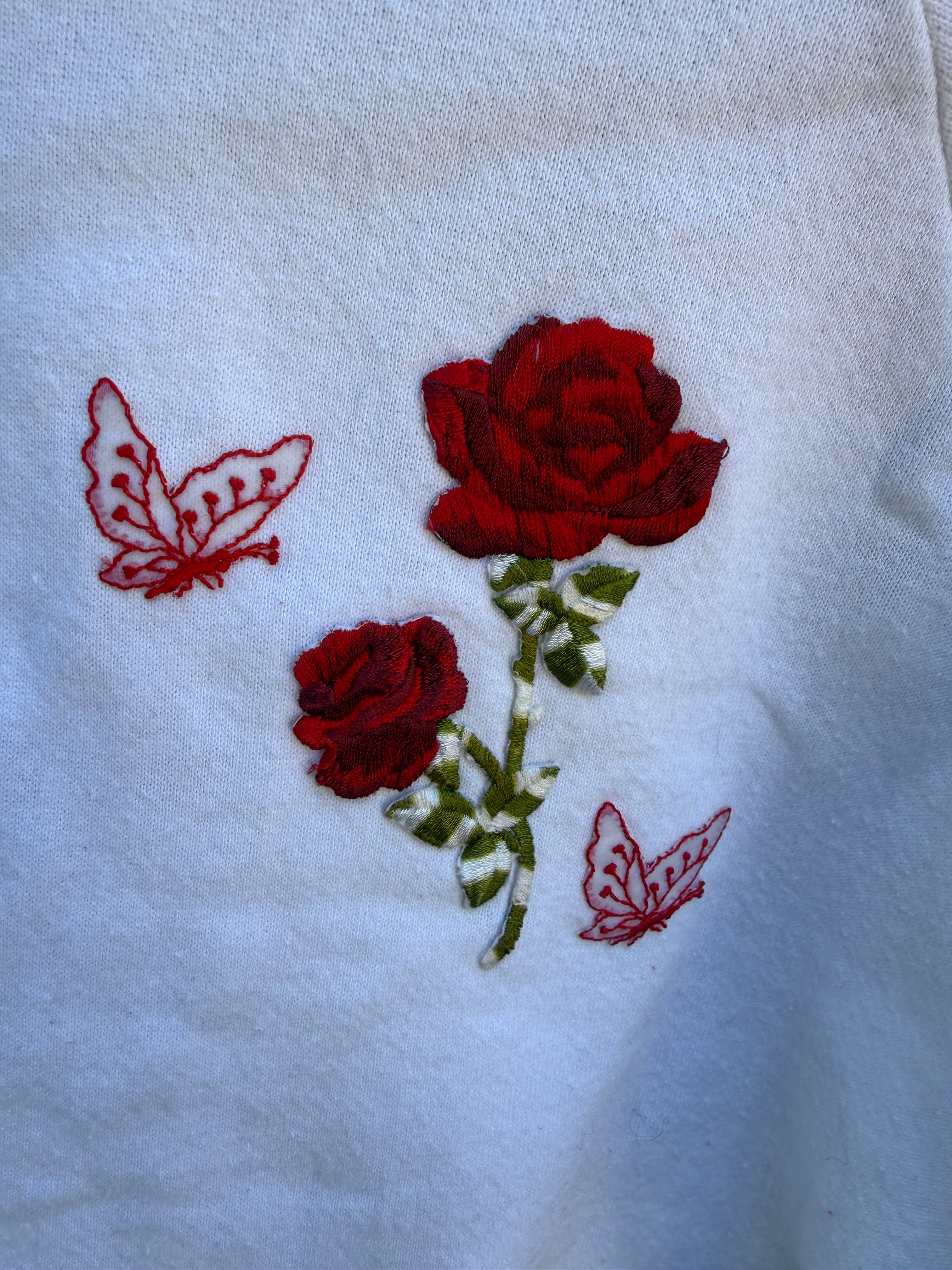 Vintage 1991/92 White Crew Neck sweatshirt with rose and butterfly appliques