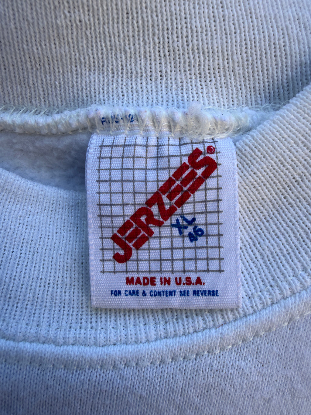 Vintage 1991/92 White Crew Neck sweatshirt with rose and butterfly appliques