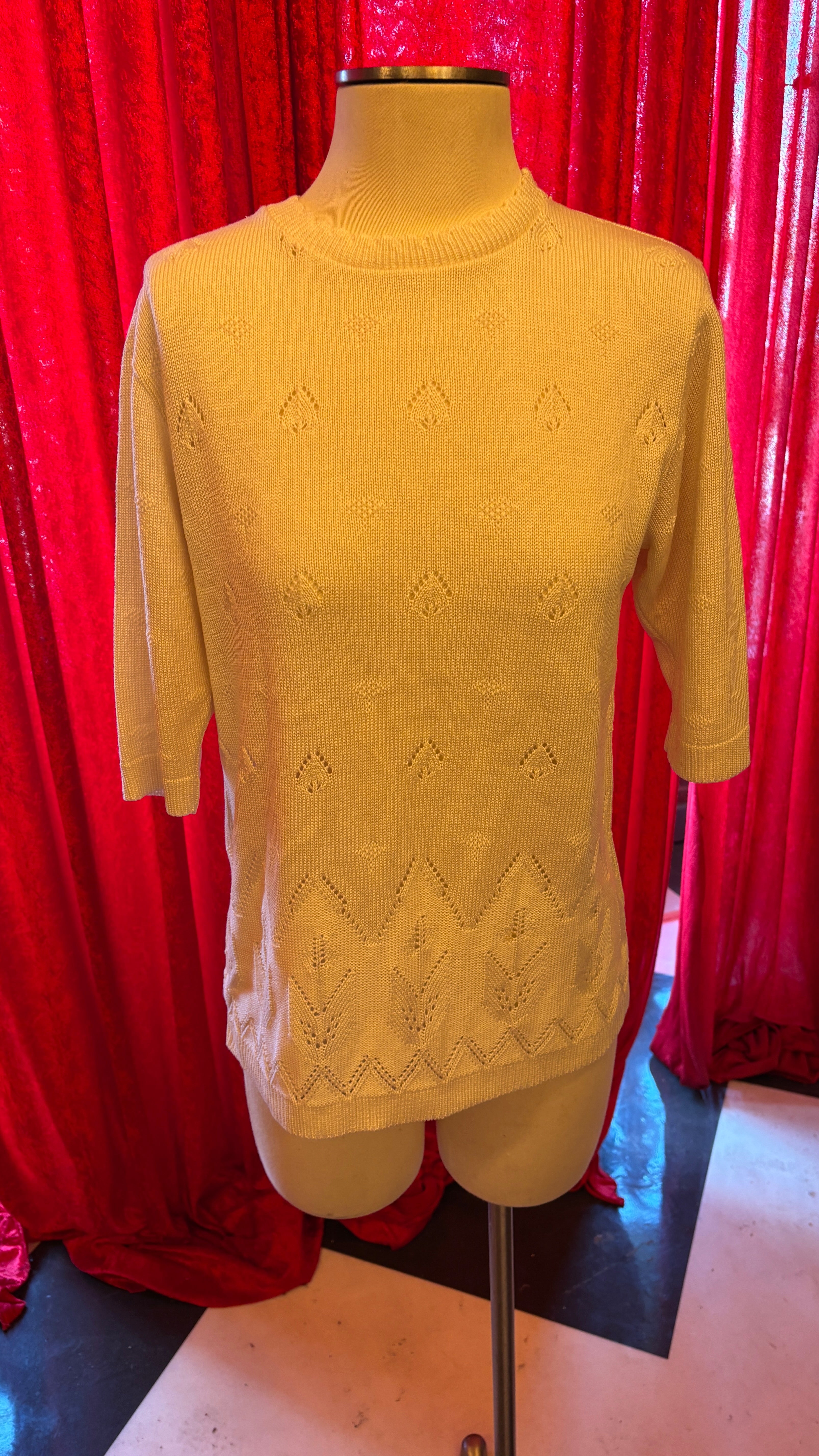 Vintage 60's White Quarter Sleeves Floral Pattern Crewneck